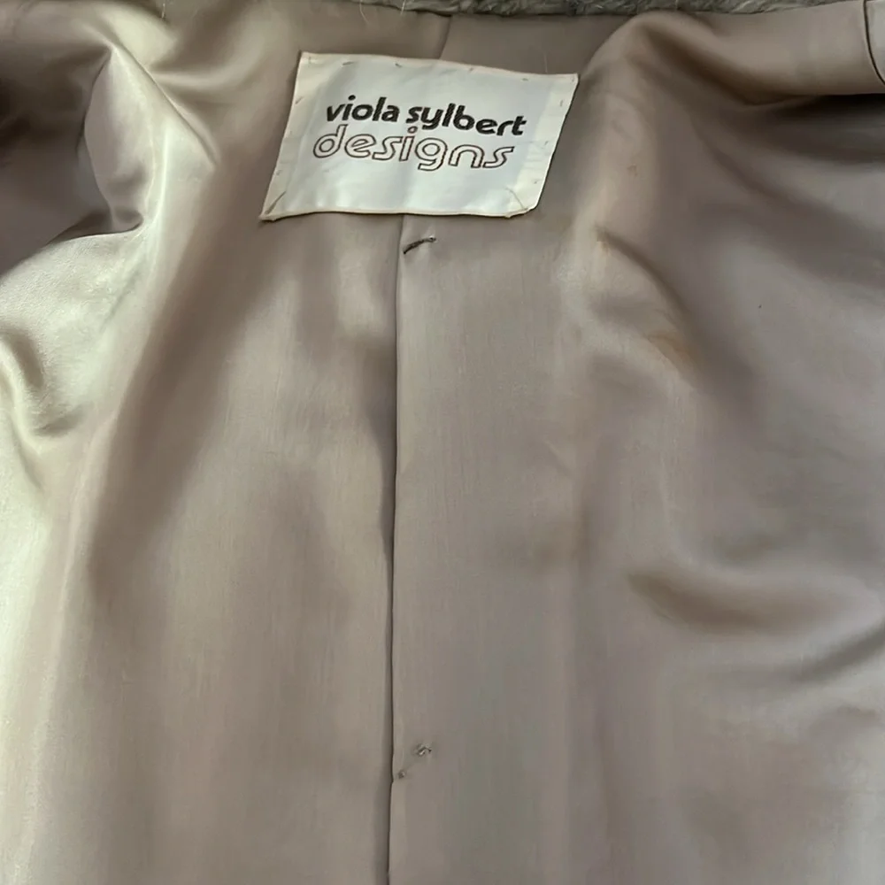 Rare Vintage Viola Sylbert Mink Coat
One of a kind! - Picture 13 of 16